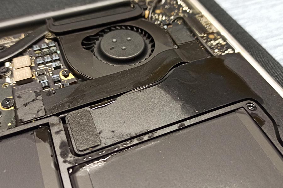 MacBook koffie reparatie MacBook koffie reparatie